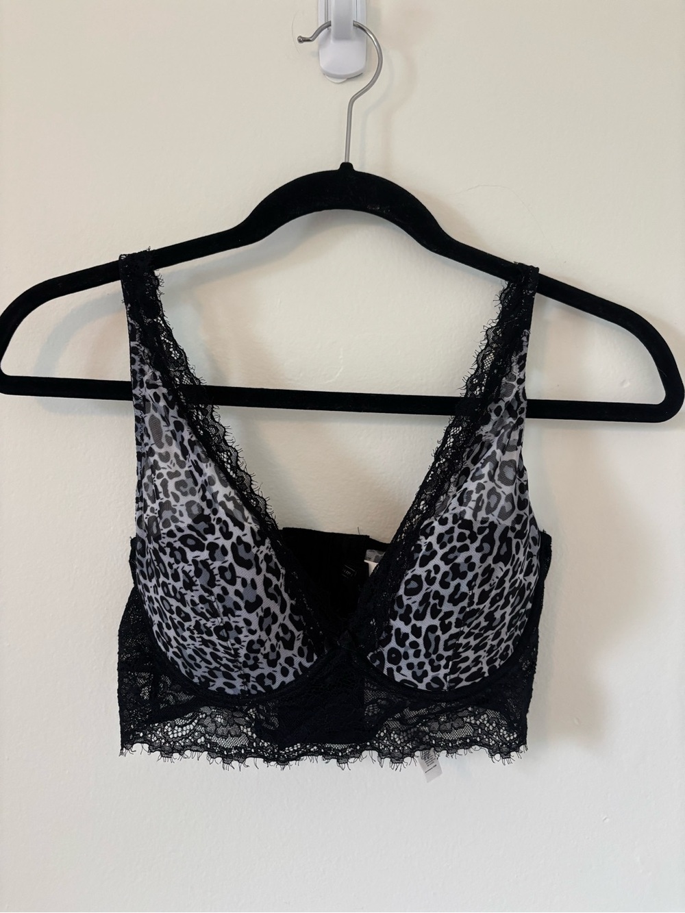 BNWT Intimissimi Black & Gray Leopard Lace Longline Bra